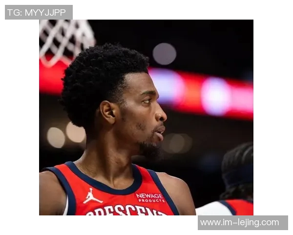 赫伯特琼斯压哨被判犯规不满情绪激动连吃两次技术犯规被驱逐出场